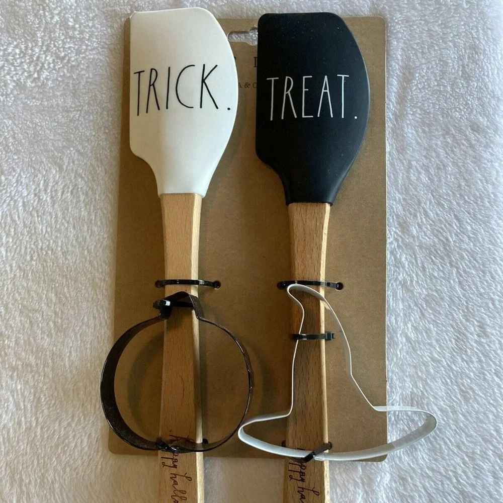 Rae Dunn Halloween Happy Halloween Trick Or Treat Spatula Cookie Cutter Set NIP